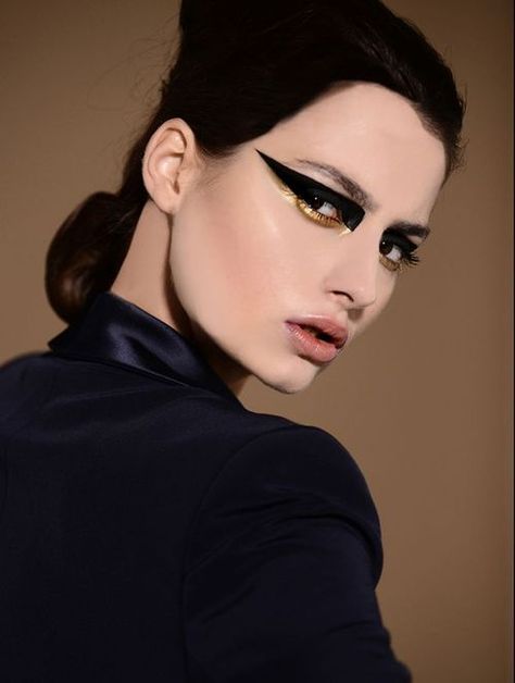 Grafik Eyeliner, Extreme Make-up, Editorial Make-up, Fantasy Make-up, Fashion Editorial Makeup, Drag Make-up, High Fashion Makeup, Makeup List, Avant Garde Makeup