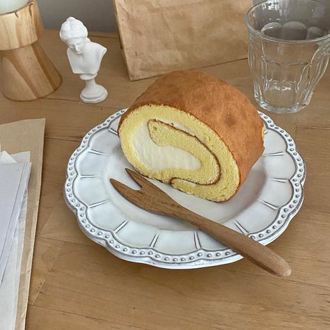 Swiss Roll Aesthetic, Cake Roll Aesthetic, Swiss Rolls, Swiss Roll Cake, Cake Aesthetic, Food Png, Soft Food, Food Drink Photography, Swiss Roll