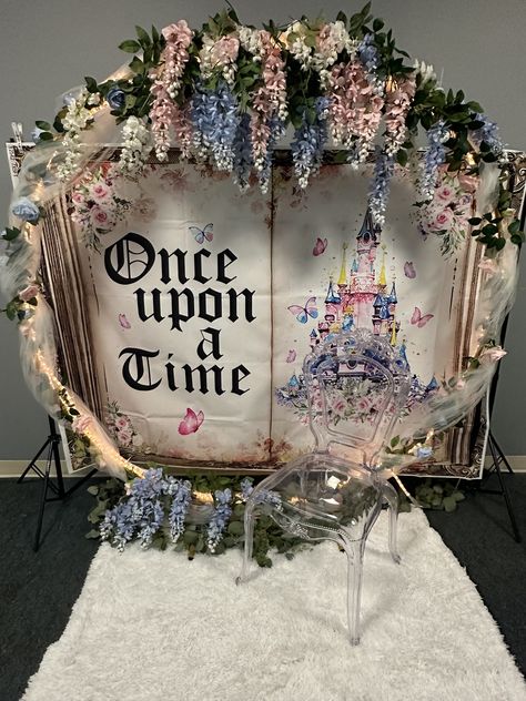 Princess Cinderella backdrop idea Cinderella Quinceanera Main Table, Elegant Cinderella Party, Princess Debut Theme, Disney Theme Quinceanera, Cinderella Quince Centerpieces, Cinderella Debut Theme, Cinderella Quince Decorations, Cinderella Prom Theme, Once Upon A Time Decorations