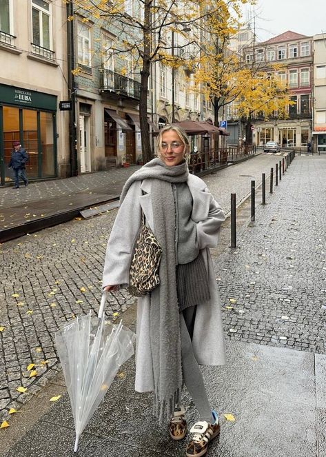 Grey Tights Outfit, Leopard Sneakers Outfit, Looks Adidas, Grey Tights, Styling Outfits, Leopard Print Outfits, Sneakers Noir, Leopard Sneakers, Look Of The Day