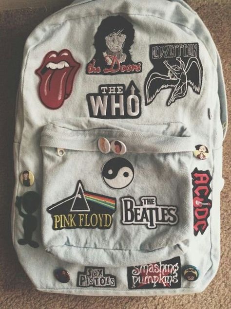 Grunge Backpack, Mochila Jeans, 80s Punk, Look Grunge, Denim Backpack, Creative Clothes, Backpack Pins, Cooler Look, Cute Backpacks