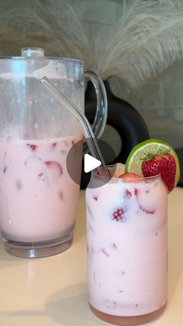 Janelle on Instagram: "This Creamy Strawberry Brazilian Lemonade is the PERFECT drink for Summer🍓🇧🇷🍋‍🟩 Add some liquor and you have the ultimate pool party beverage😍  Ingredients: Limes Strawberries  Water  Sweetened condensed milk  White sugar  Ice  #lemonade #feastonthese #brazilianlemonade #brazilian #summerdrinks #refreshingdrink #fyp #trending #foryou #summer #drinkrecipes #lime #strawberry #strawberries" Strawberry Brazilian Lemonade, How To Make Strawberry Lemonade, Non Alcoholic Party Drinks, Alcoholic Party Drinks, Drink For Summer, Brazilian Lemonade, Strawberry Water, Cherry Lemonade, Party Drinks Alcohol