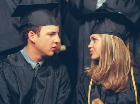 The Most Memorable Beauty Looks from Boy Meets World | InStyle Corey And Topanga, Topanga Boy Meets World, Boy Meets World Aesthetic, Nostalgia Tv Shows, Boy Meets World Cast, Cory Topanga, People At School, Topanga Lawrence, Cory And Shawn