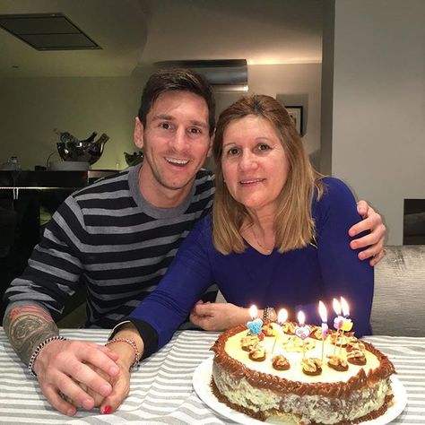 Feliz cumple mami !!! 🎈🎉🎈🎉 Te amo ❤️ Lionel Messi Wife, Messi Birthday, Messi Art, Happy Birthday Leo, Messi Quotes, Lionel Messi Family, Happy Birthday Mummy, Antonella Roccuzzo, Argentina National Team