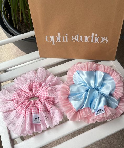 pov: you receive your Ophi order🎀🪩 luxury packaging for luxury scrunchies of course!! #scrunchie #scrunchies #smallbusiness #femaleentrepreneur #femaleowned #queerartist #queerownedbusiness #unboxing Dream Cringe, Packaging Ideas For Scrunchies, Scrunchie Buisness Ideas, Scrunchie Packaging, Package Scrunchies, Messy Living Room, Scrunchies Aesthetic Packaging, Korean Scrunchies, Aesthetic Scrunchies