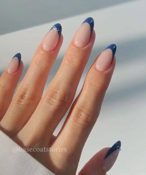 Hoco Nail Inspo Almond, Navy Blue Acyrilics Nails, Grad Nail Inspo Almond, Prom Nail Ideas Almond, Cute Nails Acrylic Short Blue, French Navy Nails, Navy Blue Nails With Bow, Navy Nails French Tips, Dark Blue Almond Nails Design