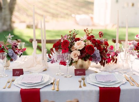 Burgundy And Lilac Wedding, Ruby Wedding Decorations, Wedding Decorations Table Settings, Red Wedding Receptions, Vineyard Wedding Decor, Hand Painted Wedding Cake, Burgundy Wedding Theme, Round Wedding Tables, 40th Anniversary Party