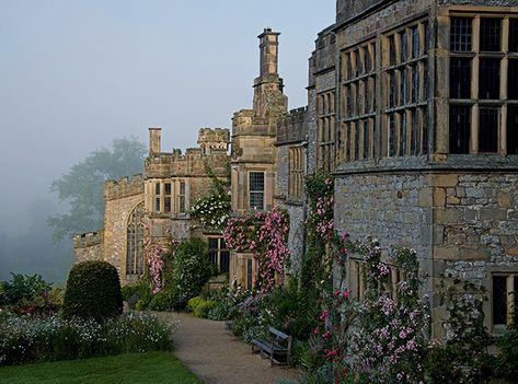 If you’re looking for a little romance in the English countryside, look no further than Haddon Hall. Standing proudly on a limestone slope in Derbyshire, the medieval ‘great house’ is shielded by pretty pink and cream roses. Bakewell Derbyshire, Haddon Hall, English Country Gardens, Peak District, England And Scotland, Stately Home, English Countryside, Country Gardening, British Isles