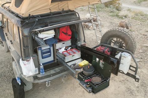 Check out this overlanding kitchen system that fits in the back of a Jeep, FJ, Land Rover and other vehicles as well. Good use of space, great for adventure! Overlanding Jeep, Jeep Overlanding, Wrangler Camping, Jeep Wrangler Camping, Jeep Overland, Kitchen Pics, Adventure Jeep, Expedition Trailer, Overland Gear