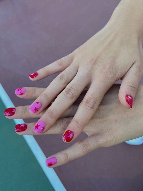 Pink And Red Summer Nails, Multicoloured Star Nails, Pink Nails With Red Stars, Mail Art On Short Nails, Multi Color Star Nails, Red Star Nails Short, Summer Star Nails, Pink And Red Nails Short, Colorful Star Nails