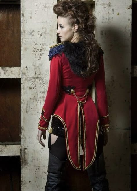 Belle Atelier, Ring master Lion Tamer Costume, Steampunk Circus, Circus Fashion, Ringmaster Costume, Lion Tamer, Dark Circus, Diy Kostüm, Circus Costume, Gothic Steampunk