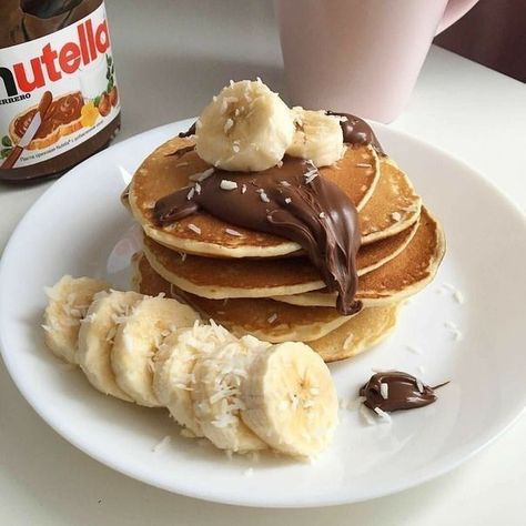 Crepes Nutella, Nutella Pancakes, Severus Rogue, Perfect Pancakes, Aesthetic Foods, Protein Breakfast Recipes, Breakfast Pancakes, Arabic Food, Food Inspo