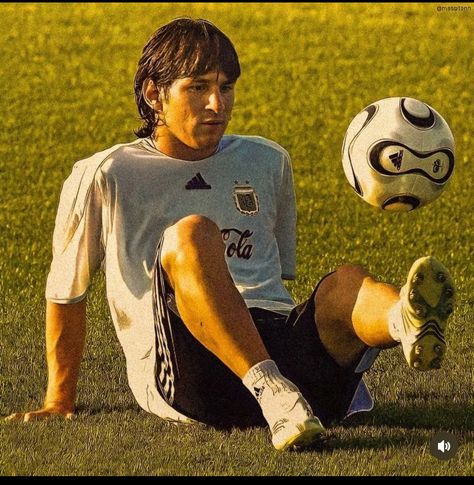 Messi Old Pics, Old Football Players, Young Messi, Old Football, Messi Messi, Lionel Andrés Messi, Old Pics, Leonel Messi, Cr7 Ronaldo