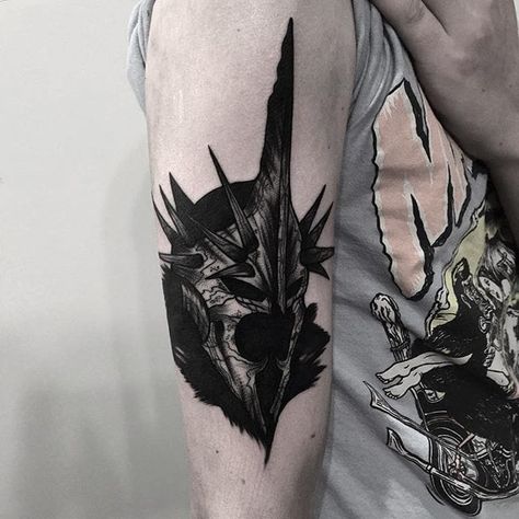 Witch King tattoo by Rud De Luca #Blackwork #blackwork #blckwrk #blackworktattoos #blackworktattooing #darktattoos #darkblackwork #bestblackwork #sketchtattoos #sketchtattooing #LordOfTheRings #WitchKing #LOTR #RudDeLuca Witchking Lotr, Witch King Tattoo, Balrog Tattoo, Nazgul Tattoo, Lotr Tattoo, Witch King, King Tattoo, Lord Of The Rings Tattoo, Tattoo Old School