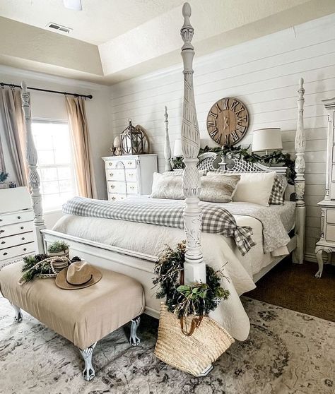 industrial farmhouse bedroom Bed Tray Decor Ideas, Bed Tray Decor, Tray Decor Ideas, Rustic Bedroom Design, House Guests, Modern Farmhouse Bedroom, Rustic Bedroom Decor, Bed Tray, Pallet Furniture Bedroom