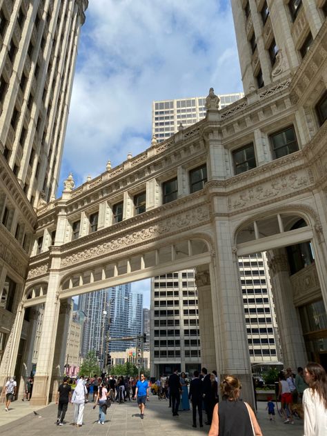 Tan building architecture Chicago aesthetic sunny day traveling sightseeing Wrigley building summer Wrigley Building Chicago, Chicago Downtown Aesthetic, Chicago Life, Michigan Avenue Chicago, Pretty Buildings, Chicago Weekend, Chicago Buildings, Chicago Trip, Chicago Aesthetic