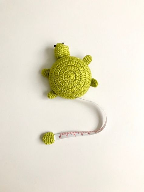 "Crocheted Animal tape measure, Yarn from company Coast Astra Made in Vietnam. 100% handmade 60- inch (150 cm) tape length, Colors are available. A \"foot\" or \"tail\" can be pulled out to measure the tape. Press the Button in the middle of the back to retract the tape. Color: Lime ( like the picture) Animal size: 7cmx8cm Material: Polyester- good quality yarn Gift message available - You can find other crochet animal tapemeasures here :) https://www.etsy.com/shop/LehaCraft?ref=listing-shop-hea Messy Crochet, Crochet Turtle, Pola Amigurumi, Crochet Animals Free Patterns, Tape Measures, Diy Crochet Projects, Crochet Toys Patterns, Crochet Art, Measuring Tape