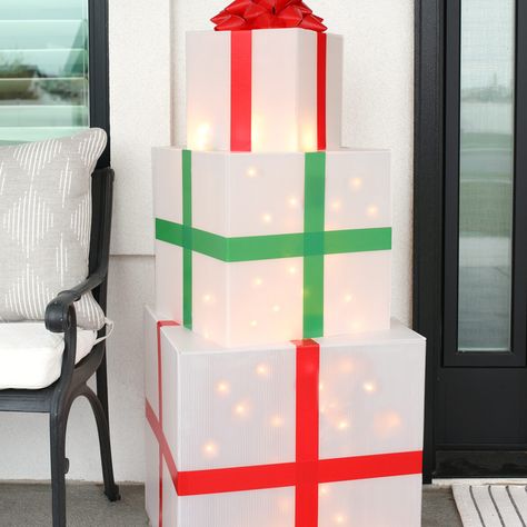 How-To: Giant Light Up Christmas Presents | Duck Brand Light Up Christmas Presents, Light Up Presents, Duct Tape Crafts, Decorative Ideas, Diy Outdoor Decor, Christmas Projects Diy, Led Christmas Lights, Duck Tape, Outdoor Decorations