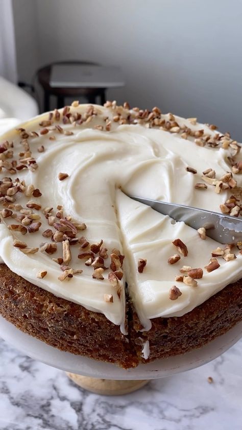 Need a simple carrot cake recipe? I’ve got you covered! I love that the cake comes together in one bowl. The single layer makes frosting a… | Instagram Simple Carrot Cake Recipe, Simple Carrot Cake, Carrot Cake Recipe Easy, Single Layer Cakes, How To Make Frosting, Cute Baking, Crunchy Pecans, Fall Dessert Recipes, Carrot Cake Recipe