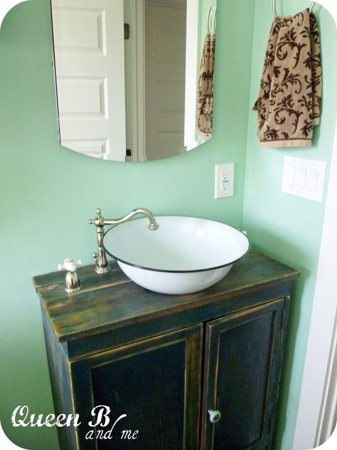 Baños Shabby Chic, Bathroom Remodel On A Budget, Remodel On A Budget, Diy Bathroom Remodel, Bathroom Redo, Design Remodel, Budget Bathroom, Rooms Reveal, Bathroom Renos