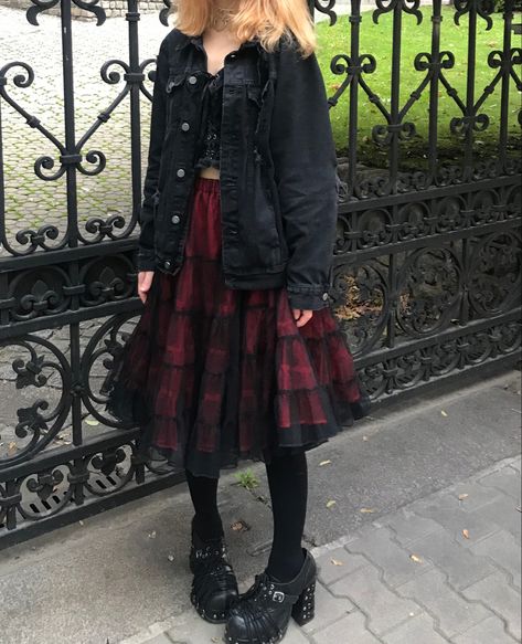 Plaid Skirt Outfit Grunge, Nerdy Outfits, Colorful Outfits, Downtown Outfits, Dream Outfits, Romantic Outfit, Alt Fashion, Pop Punk, Alternative Outfits