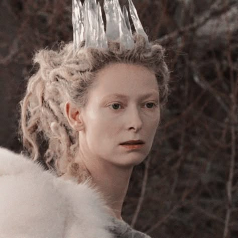 Tilda Swinton Narnia, Ice Witch Narnia, The White Witch Narnia, Narnia Ice Queen, Ice Queen Narnia, Narnia Shifting, White Witch Narnia, Tv Witches, Narnia Facts