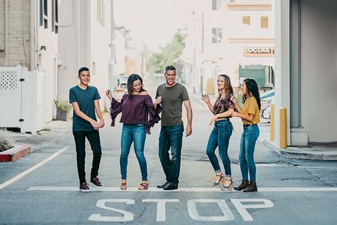 City Family Photoshoot, Adult Family Photography, Adult Family Poses, Urban Family Photography, Adult Family Photos, Urban Family Photos, Family Photo Shoot Ideas, Couples Downtown, Daughter Photoshoot