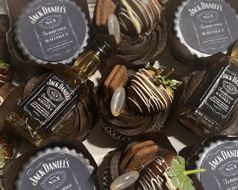 #cupcakes #alcohol #whiskey #chocolate #strawberries #chocolatecoveredstrawberries Jack Daniels Chocolate, Jack Daniels Cupcakes, Jack Daniels, Covered Strawberries, Chocolate Covered Strawberries, Chocolate Covered, Donuts, Cake Designs, Cake