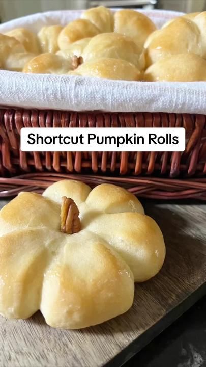 Pumpkin Shaped Rolls, Rhodes Rolls Recipes, Roll Dough Recipe, Rhodes Dinner Rolls, Rhodes Rolls, Fun Holiday Food, Thanksgiving Rolls, Pumpkin Rolls, Frozen Dinner