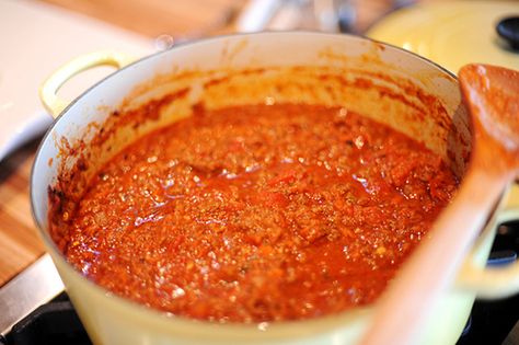 Bolognese Sauce!  This was my first attempt at a Bolognese sauce and it was a success!  Great recipe once again courtesy of the Pioneer Woman! (Christen) Bolognese Sauce Recipe, Sauce Bolognaise, Skillet Cornbread, Bacon Appetizers, Pasta Bolognese, Plain Chicken, Pioneer Woman Recipes, Bolognese Sauce, The Pioneer Woman