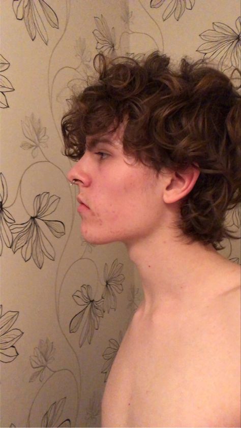 boy with brown hair side profile Side Profile Men Reference, Buff Man Side Profile, Fluffy Hair Side Profile, Curly Hair Side Profile Drawing, Curly Hair Side Profile, Side Profile Men, Guy Side Profile, Boy Side Profile, Side Profile Male