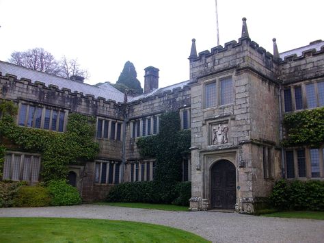 Lanhydrock Billionaire Aesthetic, British Manor, Castles In England, Manor Houses, National Trust, Rabbit Hole, Manor House, 17th Century, Cornwall