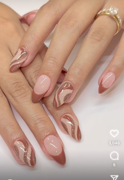 Pink And Gold Almond Nails Design, Mauve Gold Nails, Mauve And Gold Nails Design, Magenta Gold Nails, Magenta Nails Design, Magenta Nails, Glam Nails, Beautiful Nails, Gel Nails