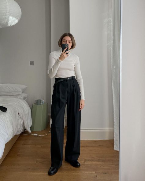 Brittany Bathgate on Instagram: “The reality of 2021 thus far has been joggers, pyjamas, or up a ladder covered in paint. Some of these are leftover from the pre-new year…” Black Wide Pants Outfit, Brittany Bathgate Winter, Black Wide Leg Trousers Outfit, Wide Leg Pants Outfit Summer, Wide Leg Black Pants Outfit, Black Wide Leg Pants Outfit, Wide Leg Pants Outfit Work, Normcore Outfits, Wide Pants Outfit