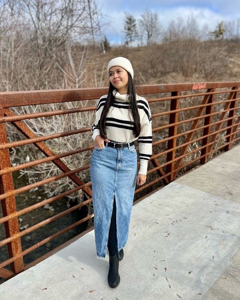 Abby 🤗 (@_bloomforhim) • Instagram photos and videos Modest Housewife Outfit, Split Denim Skirt Outfit, Denim Skirt And Sweater Outfit, Modest Jeans Outfit, Denim Skirt Outfit Winter, Winter Modest Outfits, Split Denim Skirt, Snow Video, Modest Fashion Christian