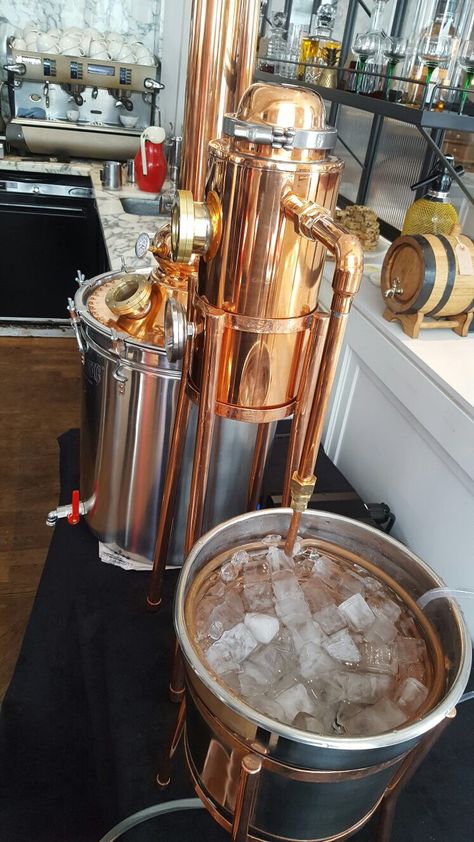 Moonshine Still Kits, Moonshine Still Plans, Oil Distiller, Copper Moonshine Still, Home Distilling, How To Make Moonshine, Distilling Equipment, Distilling Alcohol, Whiskey Still