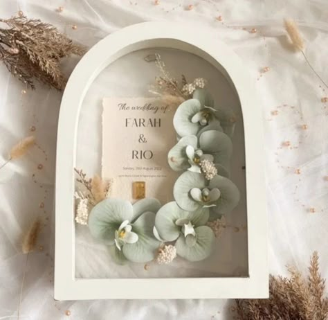 Mas Kahwin Ideas, Mas Kahwin Frame, Hantaran Mas Kahwin, Mahar Akrilik, Ring Box Wedding Diy, Wedding Checklist Detailed, Pop Up Frame, Wedding Frame Gift, Box Wedding Invitations