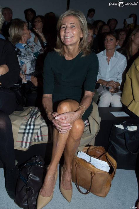 Claire Chazal assiste au défilé Carven printemps-été 2014 au Grand Palais. Paris, le 26 septembre... Claire Chazal Style, Grand Palais Paris, Advanced Style, French Girls, French Actress, Ageless Beauty, Grand Palais, French Chic, Aging Beautifully