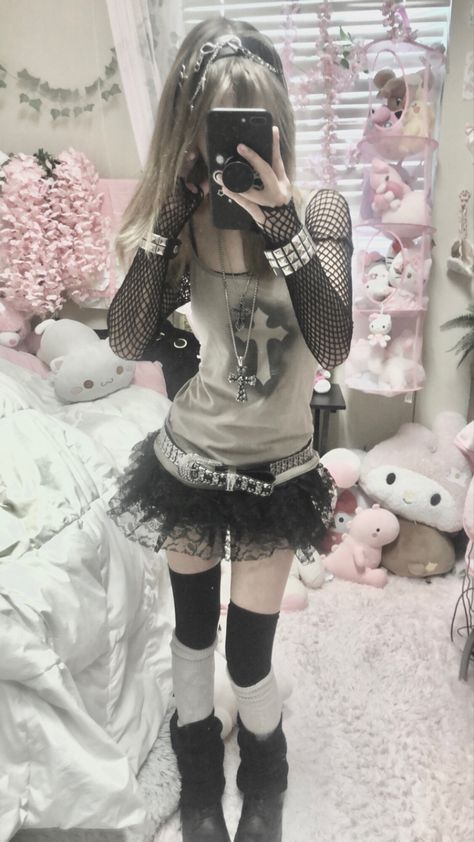 Pink Emo Clothes, Pink And Black Alt Outfit, Fashion Nonbinary, Kawaii Grunge, 일본 패션, Kawaii Fashion Outfits, Emo Grunge, Swaggy Outfits, Goth Outfits