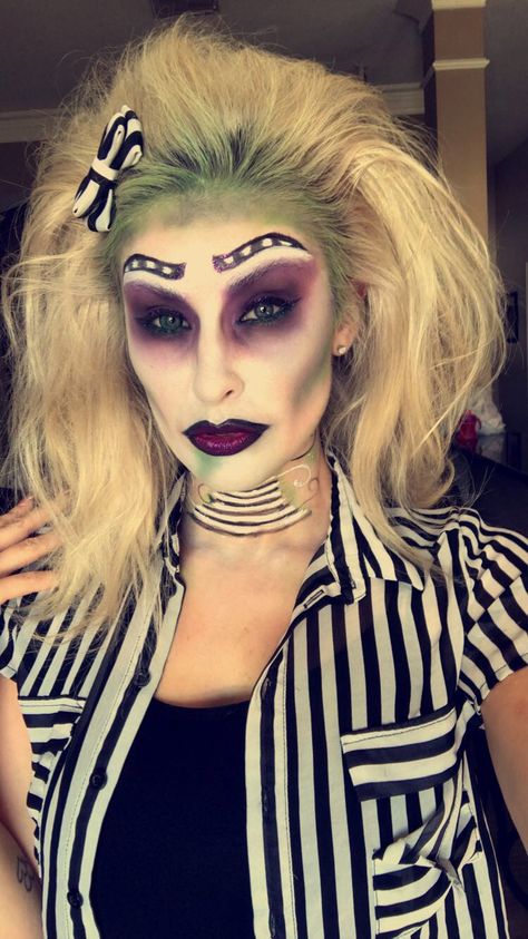 Beetlejuice-ette Halloween Makeup 🖤💚 Creature Makeup, Spooky Halloween Makeup, Juice Party, Beetlejuice Makeup, Unique Lipstick, Beetlejuice Costume, Halloween Make-up Looks, Beetlejuice Halloween, Hallowen Ideas