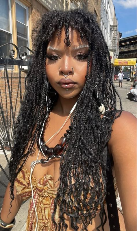 Erykah Badu Makeup, Erykah Badu Braids, Alt Black Hairstyles, Unique Black Hairstyles, Partial Locs, Punk Braids, Layered Braids, Hair Color Streaks, Goddess Braids Hairstyles