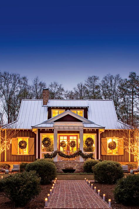 This Cottage is 2000 Square Feet of Holiday Cheer: Decked Out For Christmas Southern Vernacular Architecture, Christmas Cottage Exterior, Farmdale Cottage, Georgia Cottage, Southern Living Cottage, Perry Georgia, Farmers Porch, James Farmer, Southern Living Christmas