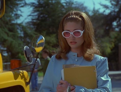 Sunglasses with tinted lenses majorly increase your cool factor. | 17 Ways To Look Like A '90s Dream Babe 90s Movies Fashion, Rebecca Gayheart, Daphne Blake, Red Glasses, 90s Movies, 90s Cartoons, 2000s Aesthetic, Boy Meets World, Movies Outfit