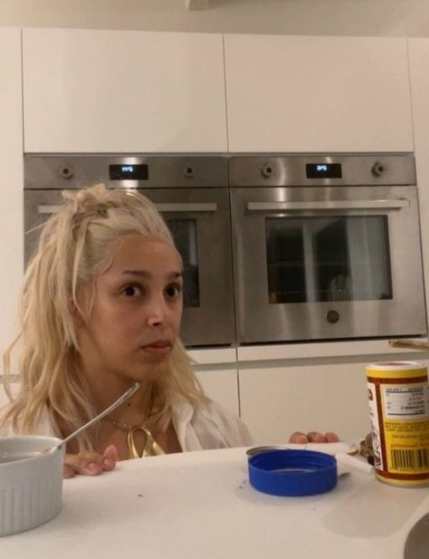 Doja Cat Reaction Pics, Playlist Covers Photos, Reaction Face, A Meme, Cat Icon, Mood Humor, Funny Profile Pictures, Cat Aesthetic, Funny Reaction Pictures