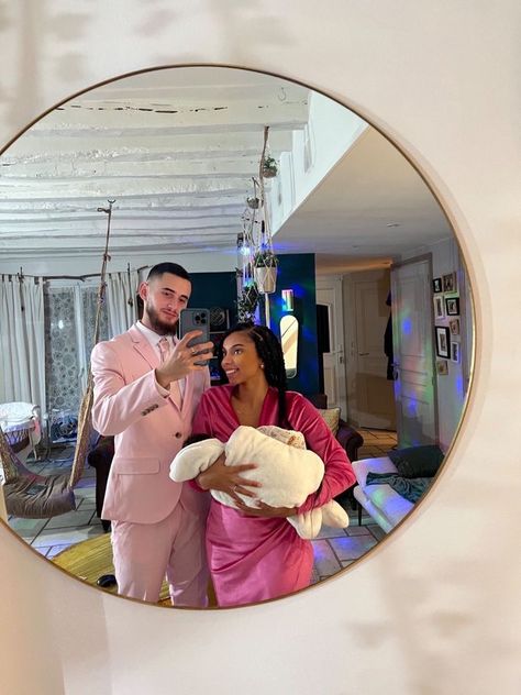 Bwwm Pregnancy, Couple Chic, Family Selfie, Interracial Couples Bwwm, Swirl Couples, Interracial Family, Bwwm Couples, Interacial Couples, Interracial Relationships