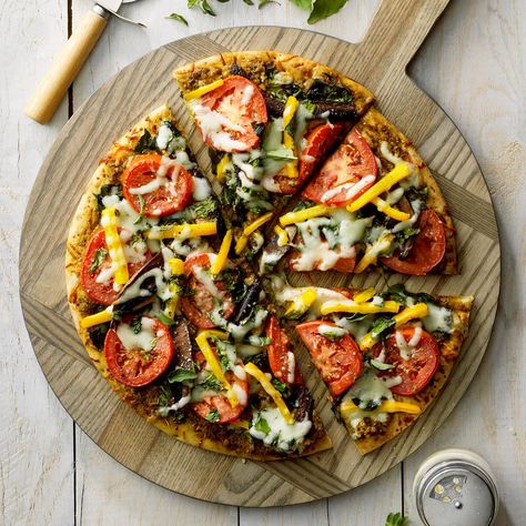 Pesto Vegetable Pizza Healthy Pizza Recipes, Veggie Pizza, Healthy Pizza, Homemade Gluten Free, Vegetarian Dinners, Pesto Recipe, Easy Weeknight Dinners, Good Pizza, Weeknight Dinners