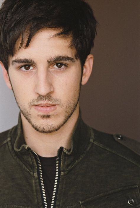 oookk..Eric Lloyd...the Child of the movies "Heart and souls","Santaclausula"..and other...;) Eric Lloyd, Santa Claus Movie, Neptune In Capricorn, The Santa Clause, The Wonder Years, The Santa Claus, Novel Characters, Wonder Years, Could Play