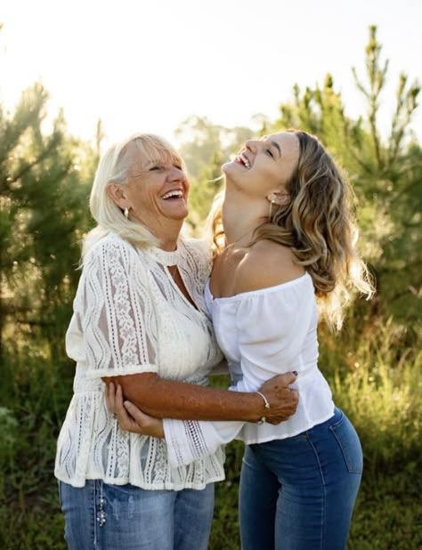 Mother Daughter Senior Picture Ideas, Grandma Daughter Granddaughter Pictures, Mother Teen Daughter Portrait, Mother Daughter Photography Poses Older, Older Mom And Daughter Photo Ideas, Mom And Grown Daughter Photo Ideas, Mother Teenage Daughter Photoshoot, Mom Daughter Photo Poses, Mother Daughter Christmas Pictures