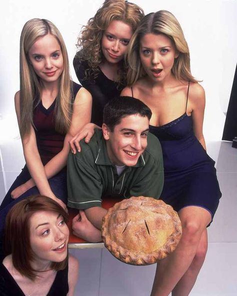 This movie made me think of pies very differently. 2000 Moodboard, American Pie Aesthetic, Mcdonalds Pie, American Pie Movie, American Pie 1999, American Pie Movies, American Beauty Movie, Jason Biggs, Dougray Scott