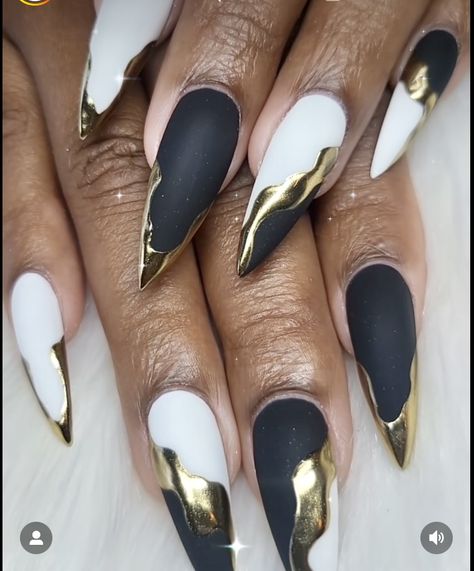 Beautiful Nail Art Designs, Black And Gold Nails, Black Gold Decor, Posh Nails, Nail Art Diy Easy, Pretty Nail Art Designs, Pretty Nail Art, Bling Nails, Nail Art Diy